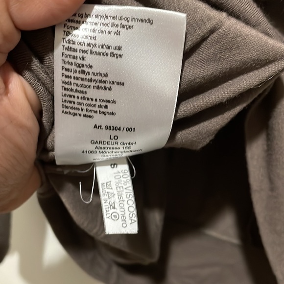 🎒Olive graphic top🎒 - Picture 5 of 5